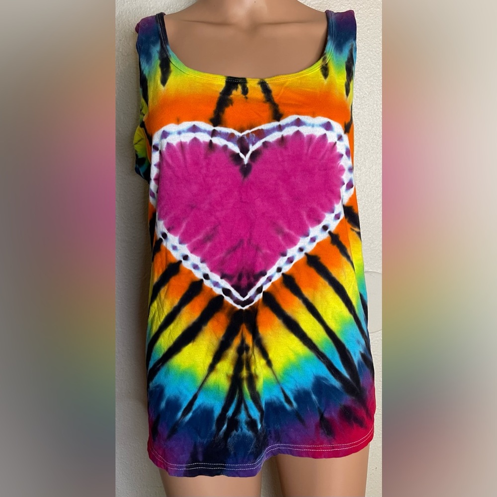Tie dye heart tank top. Size XL.